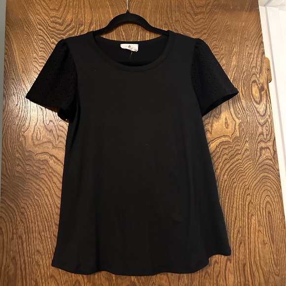 Les Amis Tops - Betsey’s Boutique Black Tee w/Dot Sleeve